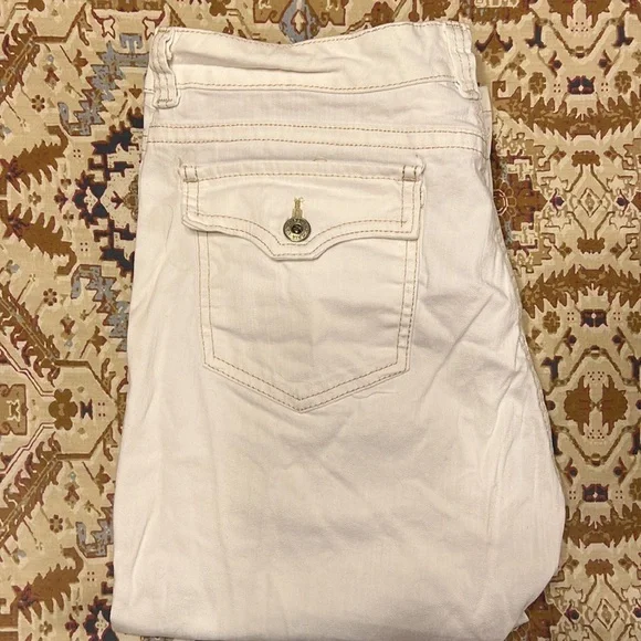 Gloria Vanderbilt, white denim button pocket capris, size 14 - Picture 3 of 3